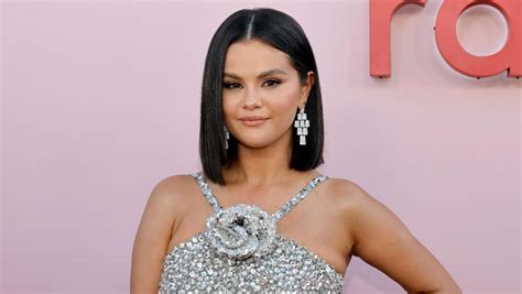 selena gomez dick|Selena Gomez, Dick Van Dyke, Viola Davis Among Presenters。